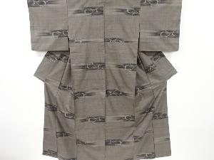 リサイクル　変わり横段に唐草模様織出し本場泥大島紬着物（9マルキ）